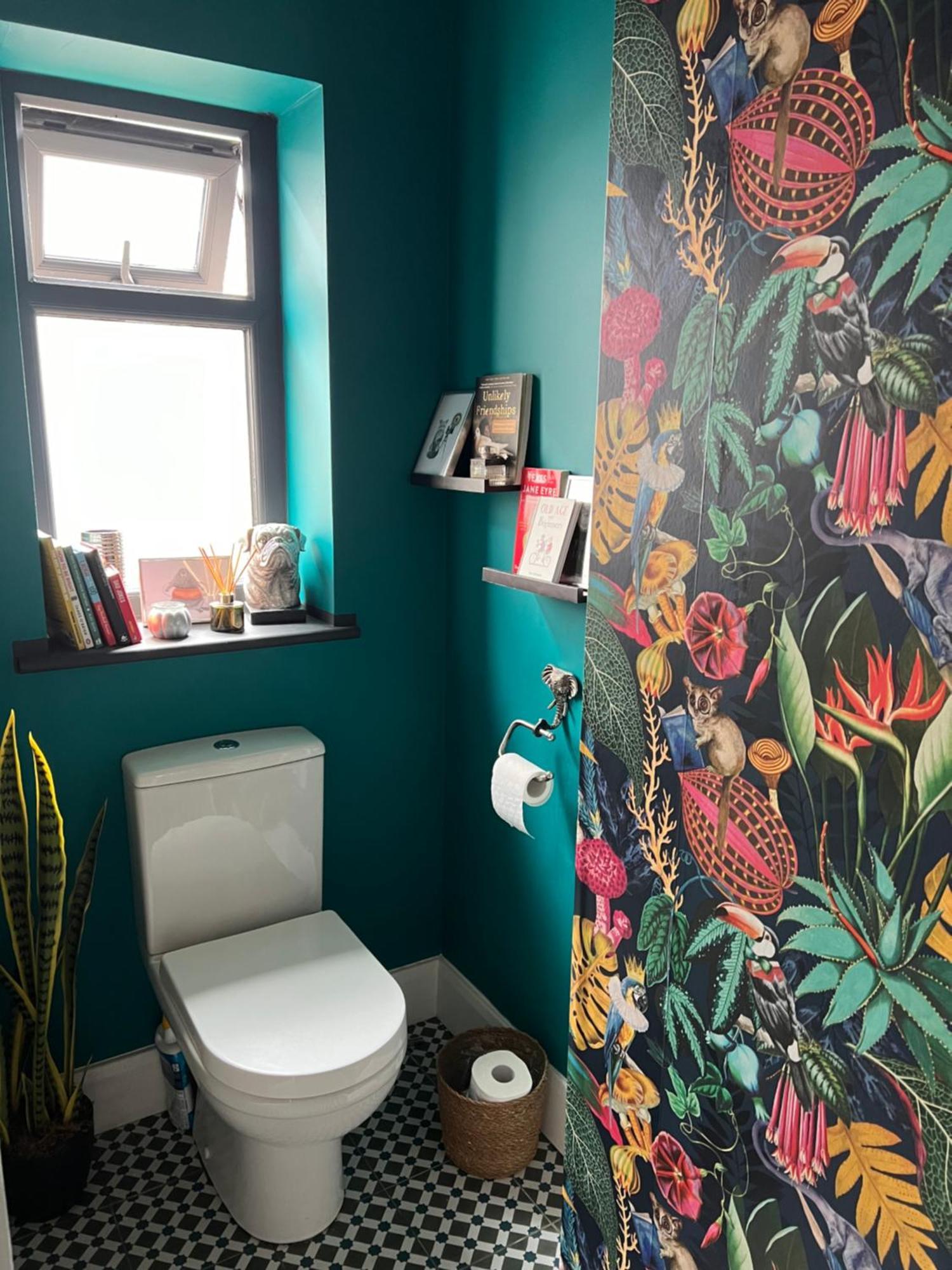 With Private Bathroom & Work Space And Parking In Homestay *