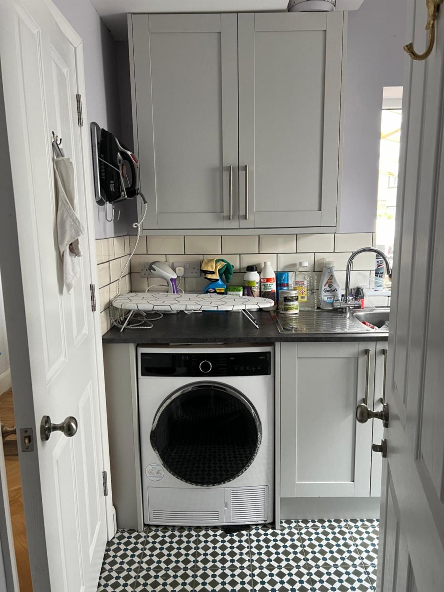 Homestay With Private Bathroom & Work Space And Parking In *