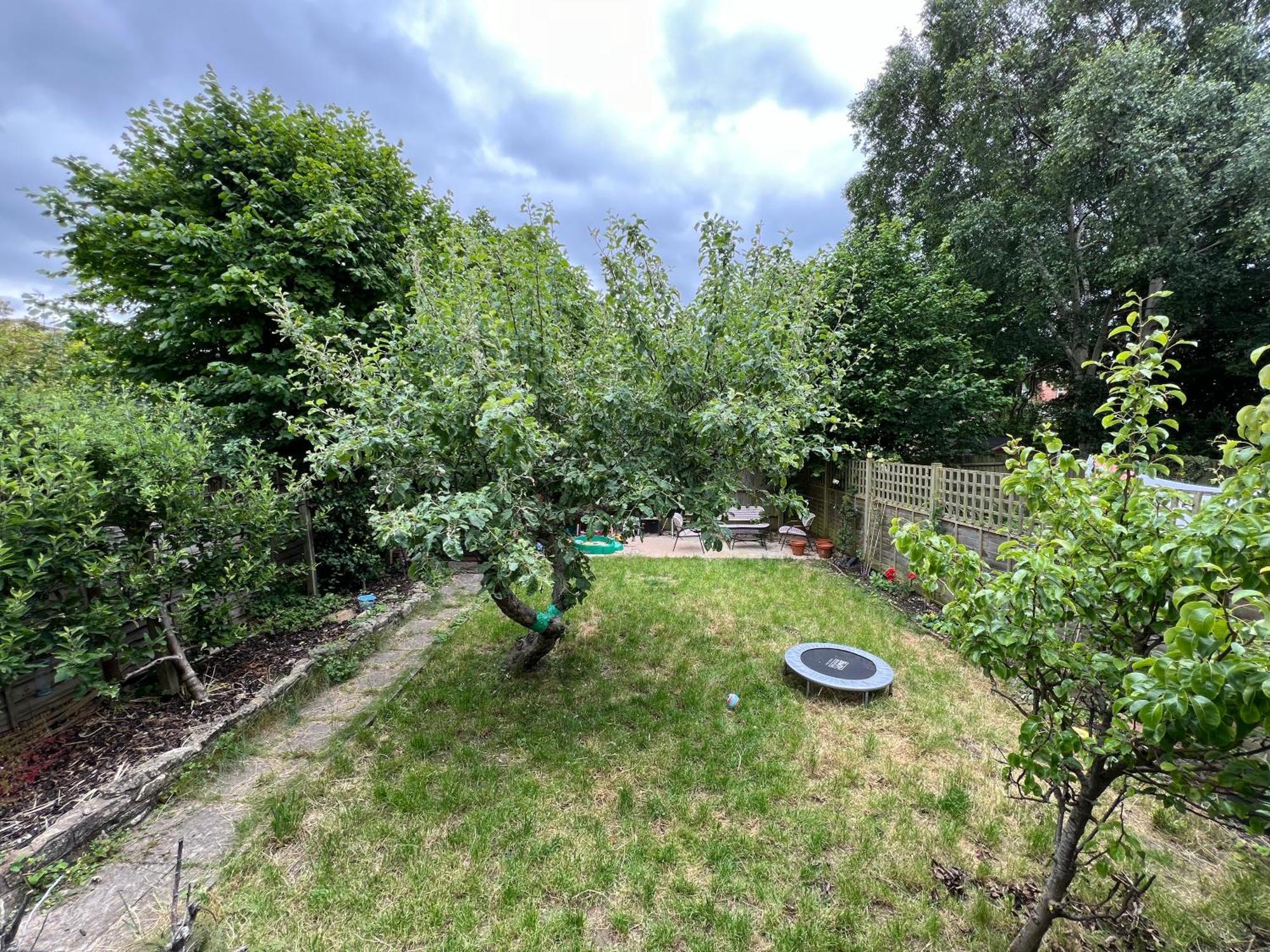 With Private Bathroom & Work Space And Parking In Homestay Oxford